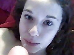 tiene 18 anos,lleva aparato y ya se corren en su cara